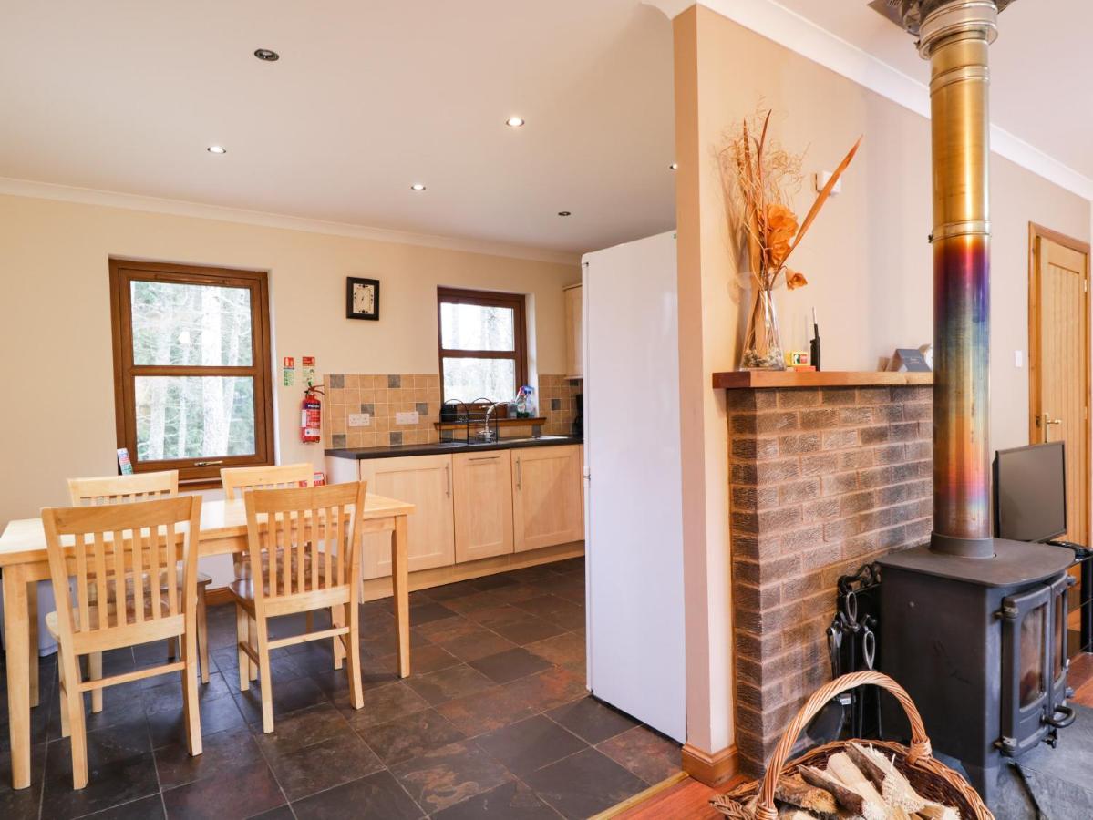 Fersit Log Cottage Roybridge Eksteriør bilde